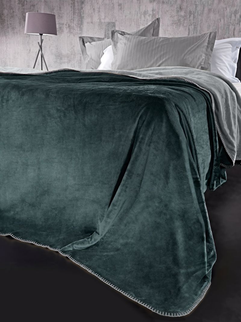 Guy Laroche Kouberta VELVET Emerald 2 opseon 160x220 me doro maxilaraki diakosmitiko 1113086221010