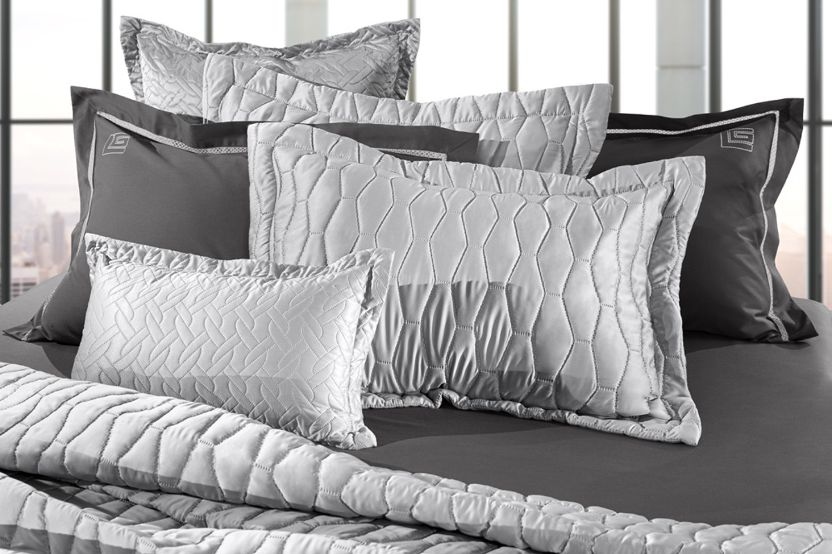 Guy Laroche Set Kouberli King Size Art Silver 240x250cm me Duo Diakosmitikes Maxilarothikes 50x70cm