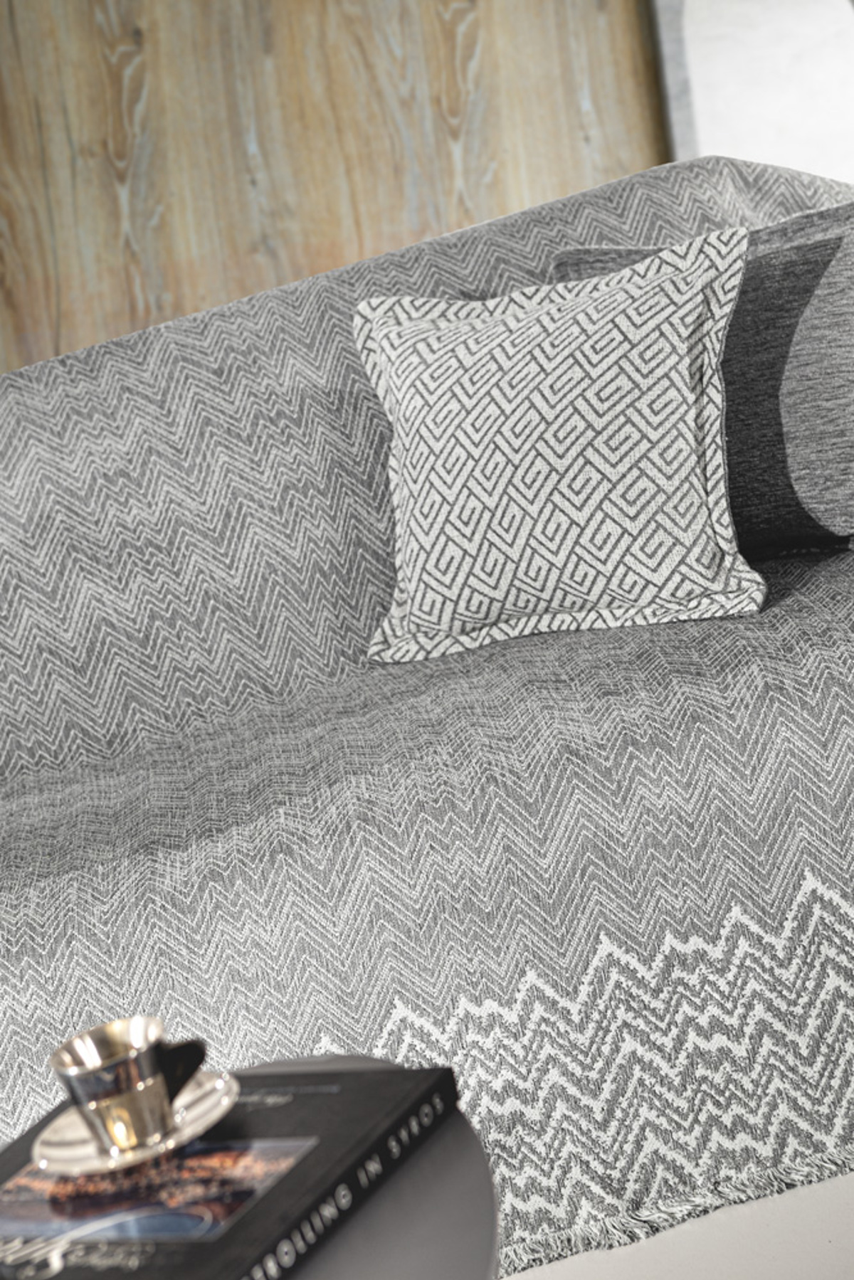 Guy Laroche Rixtari Poluthronas Marvin Grey me duo opseis teleiomatos 180x150cm