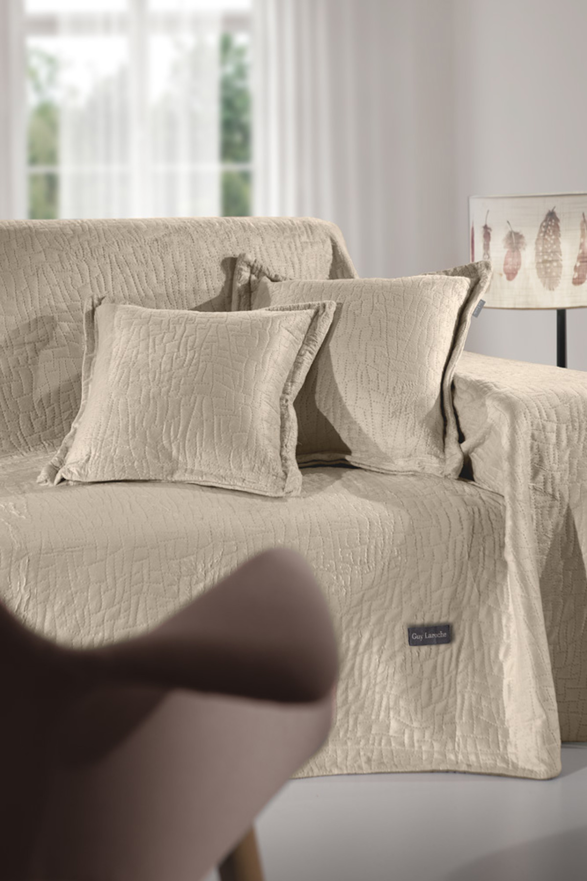 Guy Laroche Rixtari 2thesiou kanape 170X250 & diakosmitiki maxilarothiki 40X40