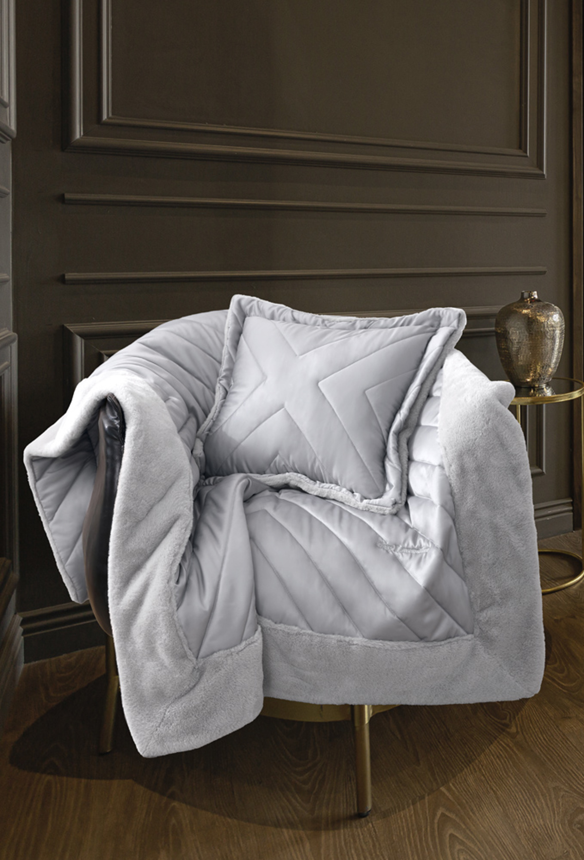 Guy Laroche Set Diakosmitiko Rixtari Poluthronas Utopia Silver 120x170cm me Diakosmitiko Maxilaraki 45x45cm