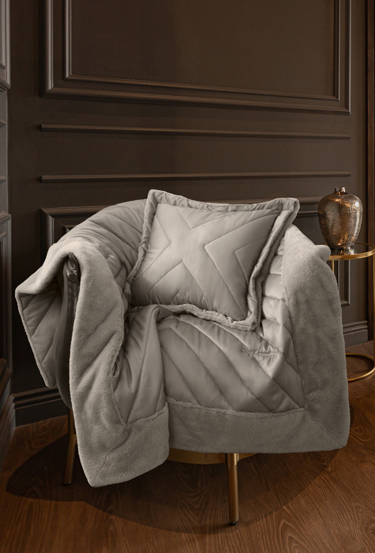 Guy Laroche Set Diakosmitiko Rixtari Poluthronas Utopia Taupe 120x170cm me Diakosmitiko Maxilaraki 45x45cm