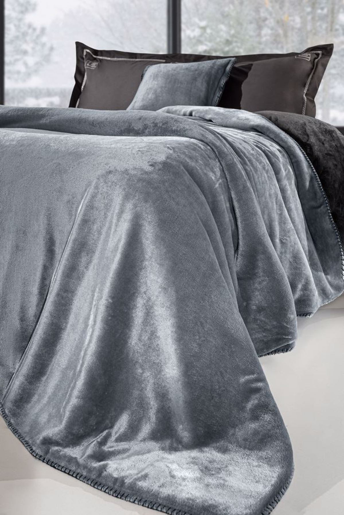 Guy Laroche  Kouberta Velvet Cement uperdipli 220X240ek Duo Opseon kai Doro Diakosmitiki Maxilarothiki