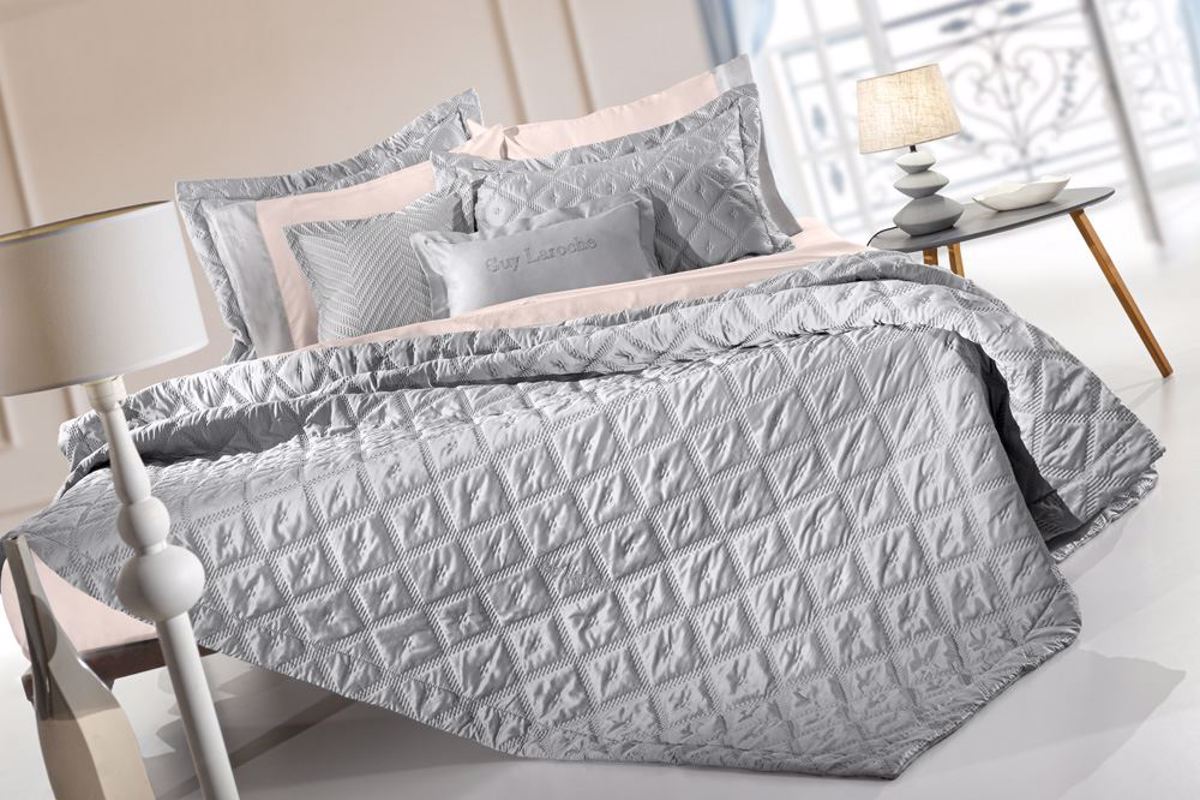 Guy Laroche Set Kouberli King Size Fiera Silver 240x250cm me Duo Diakosmitikes Maxilarothikes 50x70cm